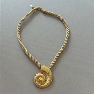 Elegant Gold Shell Necklace A1572